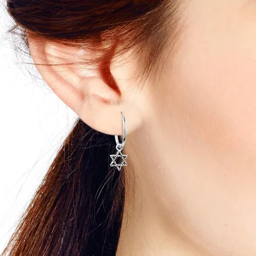 Vista 5 de AeraVida Aretes de aro simbólicos de plata de ley 925 con estrella judía de David Aretes de plata de ley con estrella de David para mujer Mini