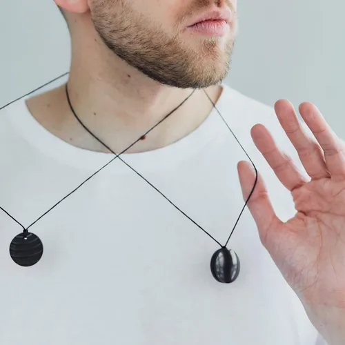 Vista 7 de Karelian Heritage Collar de piedra Shungite Amuleto redondo con colgante de shungita Auténtica joyería de shungita Escudo de collar de protección