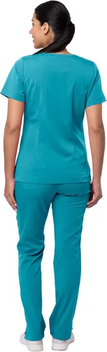 Vista 2 de Adar Pro Breakthrough Plus - Conjunto de uniforme médico para mujer, camiseta con cuello en V mejorado y pantalones con múltiples bolsillos