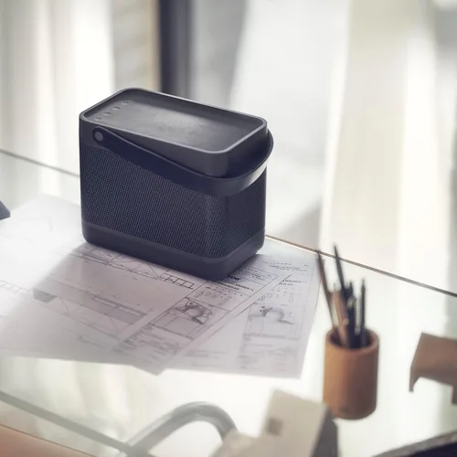 Vista 4 de Bang & Olufsen Beolit 20 Potente altavoz Bluetooth inalámbrico portátil, color antracita