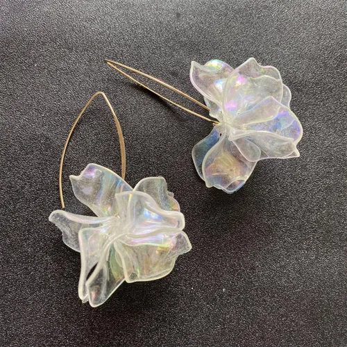 Vista 3 de JIUIQL Pendientes colgantes de acrílico mate hechos a mano con diseño de flores grandes únicos y exagerados de resina europea con niveles de pétalos