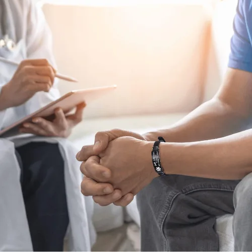 Vista 5 de Caramel Sweet Life Pulseras de alerta médica para hombres, pulseras médicas personalizadas para mujeres con pulsera de silicona ajustable