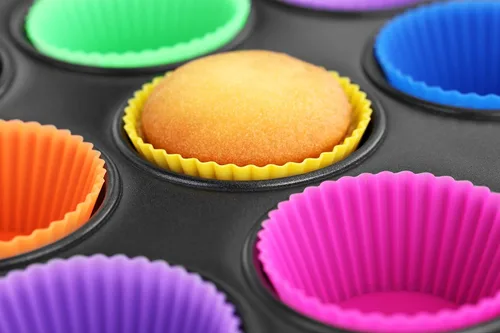Vista 9 de New Star Foodservice 44270 Vasos de silicona reutilizables para hornear y forros para cupcakes, juego de 24