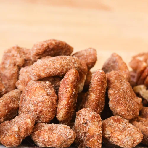 Vista 3 de Aunt Sally's Pralines - Nueces pecanas recubiertas de canela, caja de 5 onzas