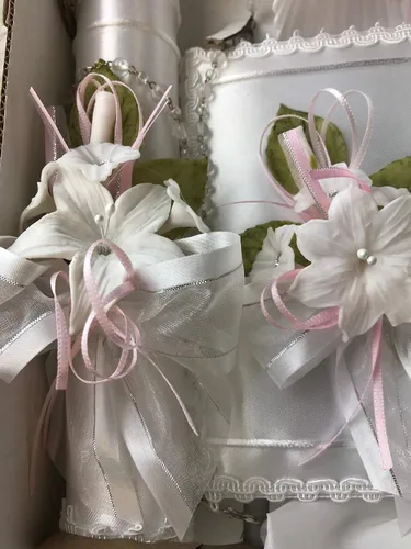 Vista 3 de OOKi - Juego de velas de bautismo con cruz de flores para bautizos con concha - Español (rosa)