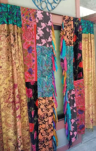 Vista 6 de EthinicCraftHub® 2 piezas de cortina de seda india Saree, tratamientos para ventanas, estilo boho, gitano, hippie, bohemia, para colgar en la pared