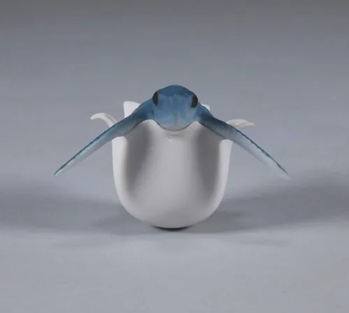 Vista 5 de Tortuga que eclosiona del huevo por John Perry Blue Mobile mecedora escultura Tipsy Turtle