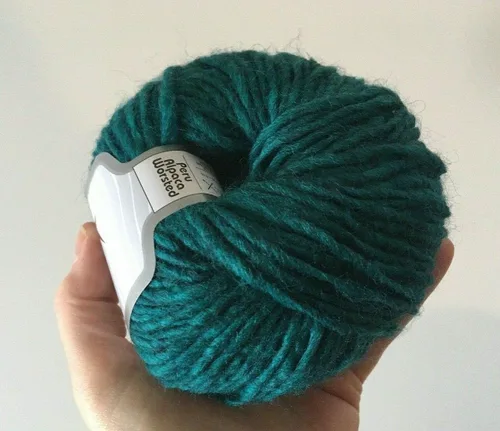 Vista 2 de Emerald Green Peru Alpaca - Ovillo de lana merina, alpaca, mezcla acrílica, 1.76 onzas, 98 yardas