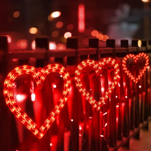Vista 3 de LAMPHOME Decoración de silueta de ventana para el día de San Valentín con corazón rojo iluminado de 12.7