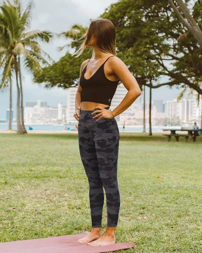 Vista 39 de NexiEpoch - Paquete de 4 leggings suaves para mujer, con bolsillos, control de abdomen y cintura alta, pantalones capri para yoga y ejercicio
