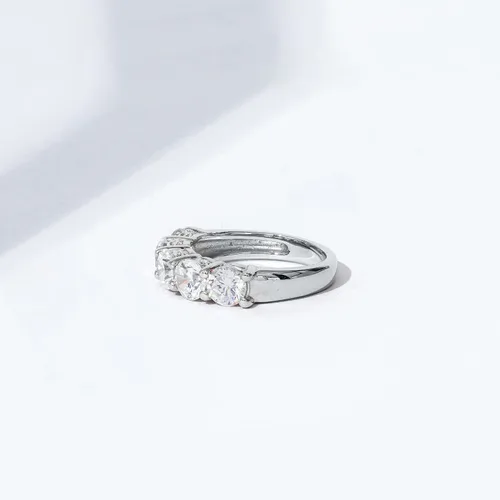 Vista 26 de Amazon Essentials Anillo de plata de ley de cinco piedras con circonita cúbica de corte redondo Infinite Elements (anteriormente colección Amazon)