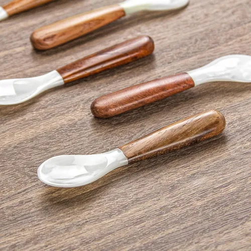 Vista 2 de DUEBEL Juego de 6 cucharas de caviar de mango de madera, cucharas de nácar de 4 pulgadas para servir caviar, servir huevos, deroración de catering