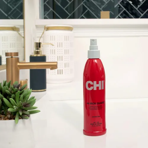 Vista 2 de CHI 44 Iron Guard - Spray de protección térmica, fórmula nutritiva que ayuda a resistir el daño por calor al cabello y domar el encrespamiento