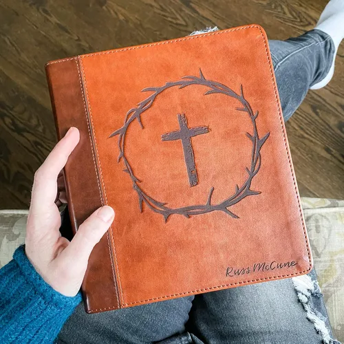 Vista 2 de Biblia de Estudio con Diario ESV con Letras a Mano y Grabado Láser, Regalo Personalizado, Grabado de Nombre Personalizado Disponible