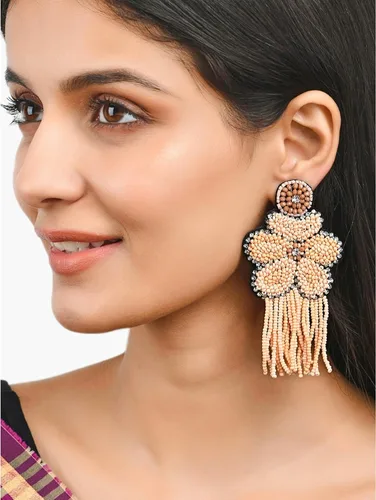 Vista 5 de Vinca jewel's Aretes bohemios con cuentas, diseño de flores en color melocotón, aretes tropicales para mujeres y niñas, diseño floral perfecto