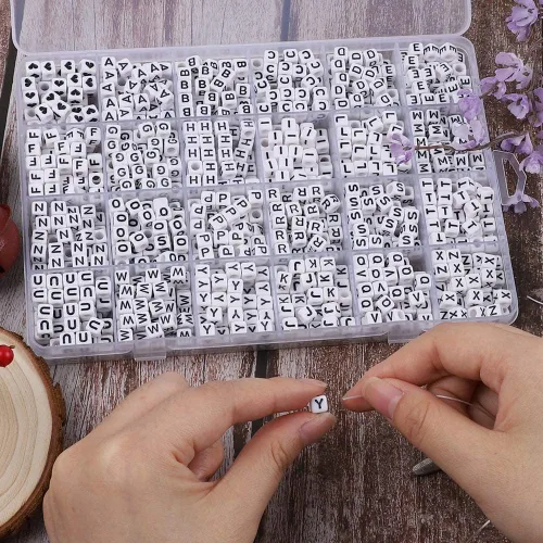 Vista 4 de Quefe 1440 cuentas acrílicas de letras de cubo blanco clasificado del Negro