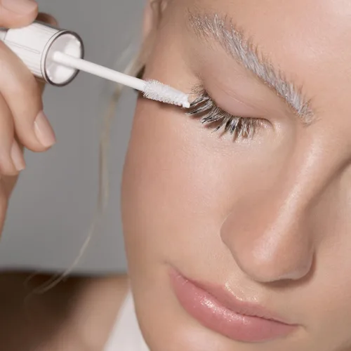 Vista 3 de RevitaLash Cosméticos, máscara de pestañas y cejas, hipoalergénica y libre de crueldad animal