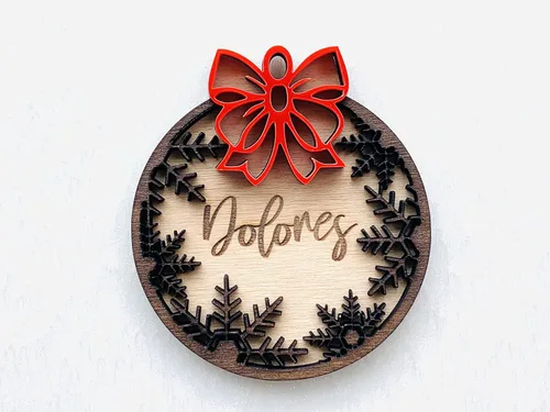 Vista 7 de Adorno de madera de Navidad personalizado con nombre grabado personalizado, adorno de Navidad 2025, decoración de árbol de vacaciones hecho a mano