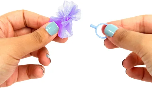 Vista 4 de Tara Toys Disney Frozen Snap N' Wear - Juego de anillos de actividad, kit de joyería para niños de más de 3 años