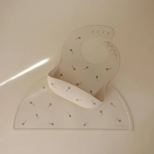 Vista 125 de Mushie - Babero de silicona para bebé, ajustable y resistente al agua (abejas) De 4 a 24 meses, lavable a máquina, correa ajustable