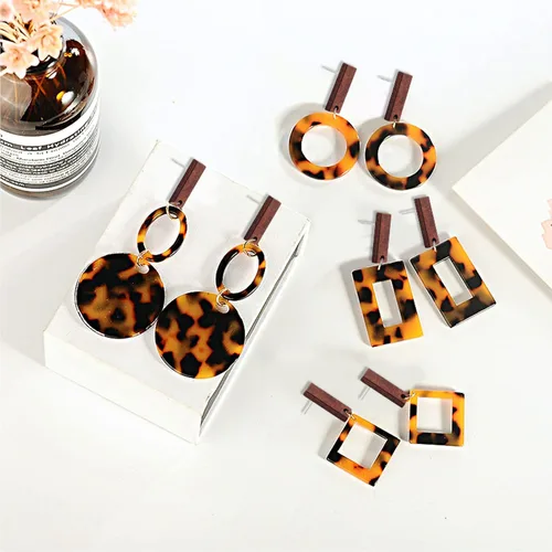 Vista 5 de Postes de madera para la fabricación de joyas, 80 piezas de aretes de madera, aretes de madera, aretes de madera, aretes a granel con parte trasera