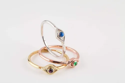 Vista 2 de Elegante joyero Delicado anillo de mal de ojo en oro macizo 9k, 14k y 18k, anillo minimalista de mal de ojo, anillo de mal de ojo de zafiro