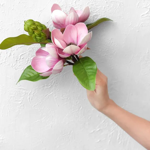 Vista 4 de FiveSeasonStuff Arreglo de flores artificiales de magnolia rosa polvoriento, con 4 tallos, ramo de damas de honor de boda, despedidas de soltera