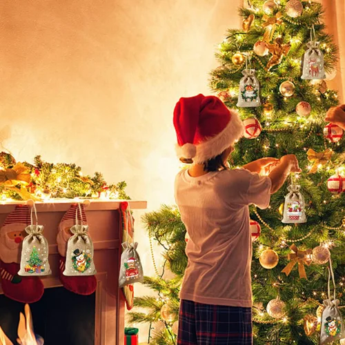 Vista 7 de LOMIMOS 36 Bolsas de Arpillera con Cordón Navideñas, Bolsas Reutilizables de Lino Yute para Regalos Dulces Caramelos Envoltorio Obsequios