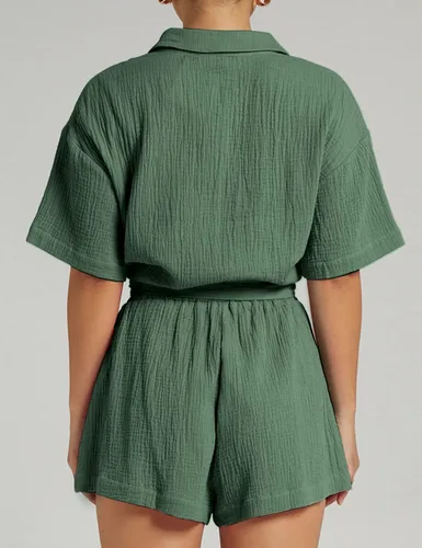 Vista 4 de Rousytn Conjunto de 2 piezas para mujer, casual, con botones, media manga, pantalones cortos con cordón, de algodón y lino, conjunto de descanso