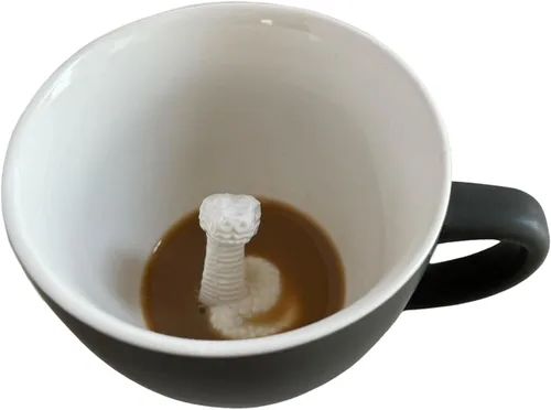 Vista 9 de Creature Cups - Taza de cerámica CTHULHU (11 onzas, exterior negro) - Tazas espeluznantes - Taza de animal 3D oculto en el interior que emerge