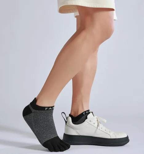 Vista 2 de Fasot Calcetines con dedos para hombre, corte bajo, deportivos, transpirables, de algodón, 5 dedos, punta dividida, paquete de 6 4 Negro