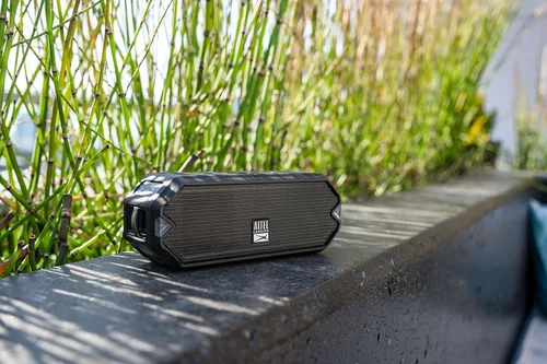 Vista 6 de Altec Lansing - Altavoz Bluetooth inalámbrico HydraJolt, altavoces portátiles impermeables con cargador de teléfono integrado y luces, todo a prueba