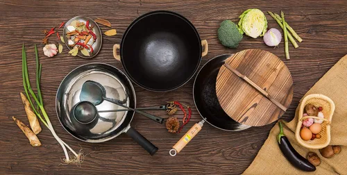 Vista 8 de ZhenSanHuan Wok de Hierro Martillado a Mano con Fondo Plano Apto para Inducción (32CM, Mango de Hierro)