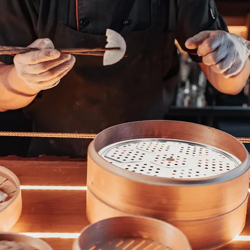 Vista 4 de Paquete de 2 estantes de vapor de acero inoxidable para tamales Bao Buns