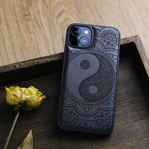 Vista 4 de Carveit Funda magnética de madera para iPhone 13 [madera natural y TPU suave negro] Funda protectora de madera única y elegante a prueba de golpes