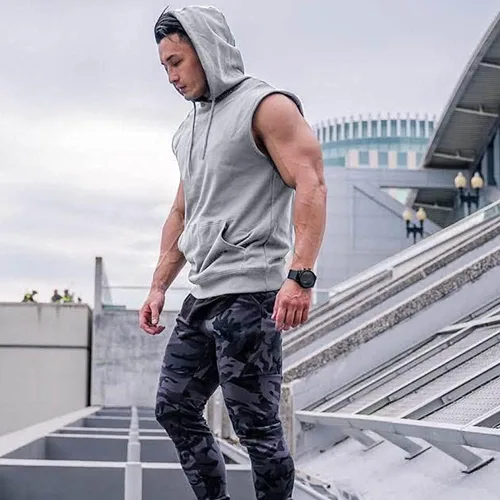 Vista 5 de OEAK Mens T Shirt Hooded Workout Tank Tops Sleeveless Hoodies Muscle Shirt Gym Training Blouse with Athletic Pockets