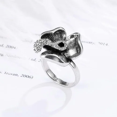 Vista 5 de Mytys Fashion Flower Cocktail Rings for Women - Statement Jewelry Piece Perfect for Weddings, Engagements, and Gifts
