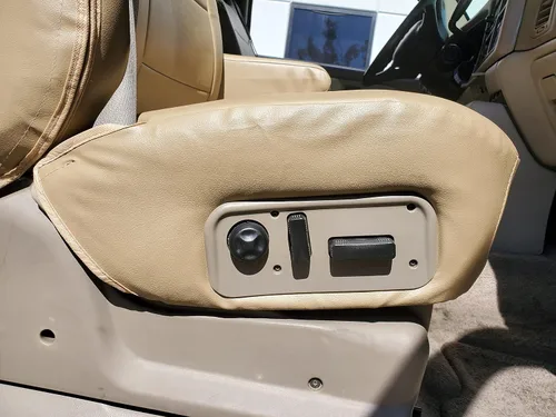 Vista 7 de Funda protectora para asiento delantero y 2 apoyabrazos, de piel sintética, personalizada, original, para Chevy.