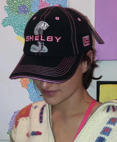 Vista 4 de Shelby Super Snake Black con gorro rosa para mujer Producto oficial Shelby Ajustable, talla única, Rosado