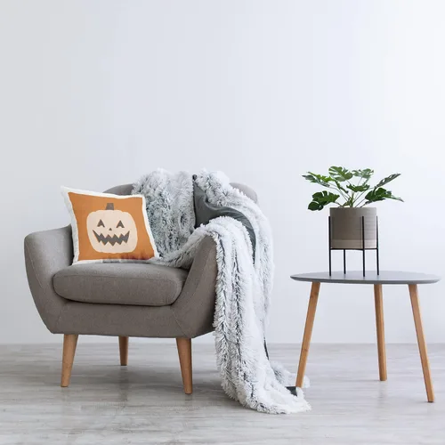 Vista 2 de Stupell Industries Loni Harris - Almohada con diseño de Jack-o-Lantern de Halloween, 18 x 18 pulgadas, color naranja Indoor Pillow, Made in USA