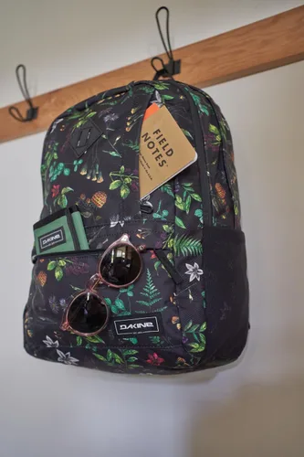Vista 11 de Dakine Essentials Pack 22L - Rosa carmesí, talla única