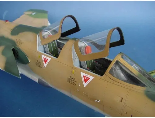 Vista 2 de Trumpeter 1/32 F105G Thunderchief Wild Weasel Avión