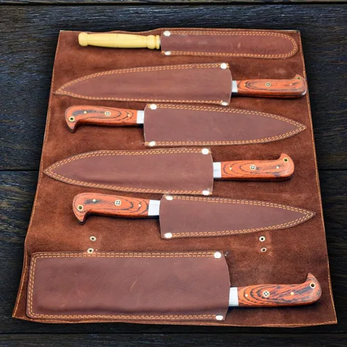 Vista 4 de Damasco - Juego de cuchillos de chef de cocina de 6 piezas, cuchillas completas de espiga marrón y azul, mango de madera de Pakka con funda de cuero