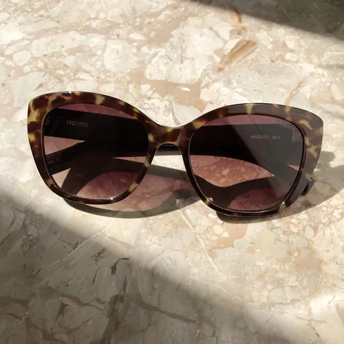 Vista 3 de FREYRS Margot - Lentes de sol de moda para mujer diseño de ojo de gato