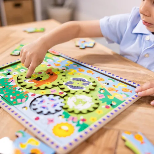 Vista 7 de Melissa & Doug Rompecabezas de madera con engranajes giratorios de persecución de animales – Rompecabezas de madera de 24 piezas para niños pequeños