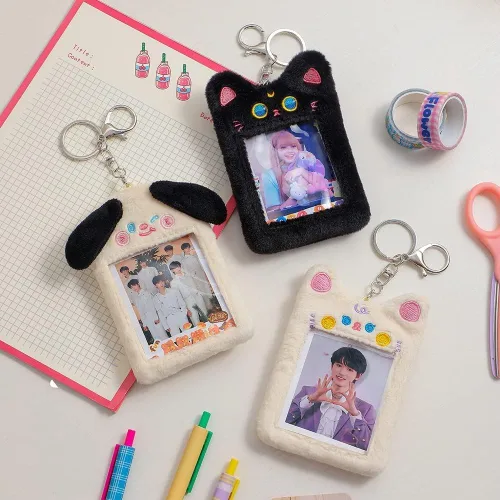 Vista 5 de JUMISEE Lindo soporte de tarjeta de fotos Kpop de felpa con llavero, funda de foto de oso de dibujos animados, protector de tarjeta de crédito