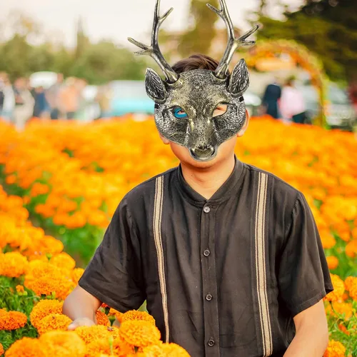 Vista 5 de Lightweight Plastic Animal Head Mask for Adults and Teens with Adjustable Sizing, Realistic and Detailed Simulated Construction, for Carnival