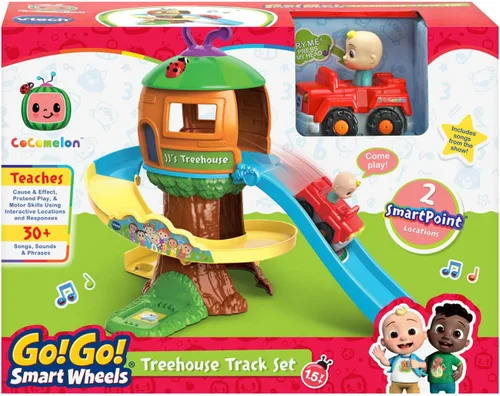 Vista 7 de VTech CoCoMelon Go! Go! Smart Wheels Set de Pista de Árbol Casa