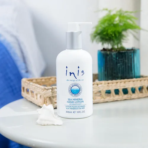 Vista 2 de Inis the Energy of the Sea - Loción de manos mineral marina para mujeres y hombres, humectante ligero para manos laterales con algas marinas