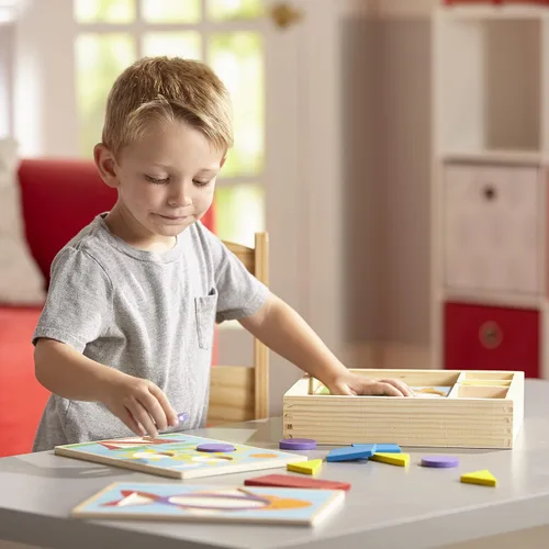 Vista 3 de Melissa & Doug Juguete educativo de madera para principiantes con 5 escenas de doble cara y 30 formas